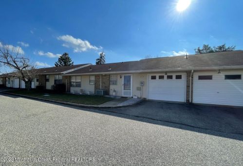 32 Yorkshire Ct, Lakehurst, NJ 08759-4537
