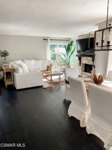 979 Thistlegate Rd, Calabasas, CA 91377-3923