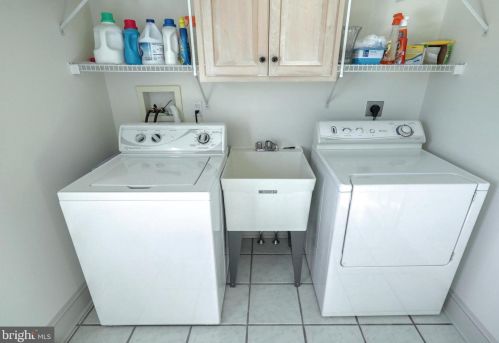 1020 Steeplechase Dr, Lancaster PA  17601-1779 exterior