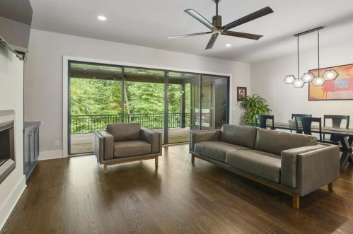 2996 Hermance Dr, Atlanta GA  30319-2735 exterior