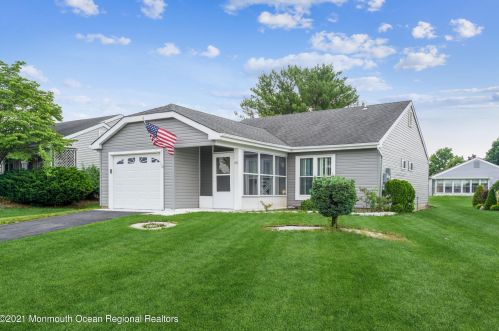 145 Buckingham Dr, Lakehurst, NJ 08759-6733