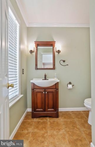 510 Crosswinds Dr, Charles Town WV  25414-3942 exterior