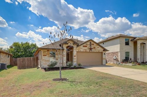 531 Purple Martin Ave, Uhland, TX 78640
