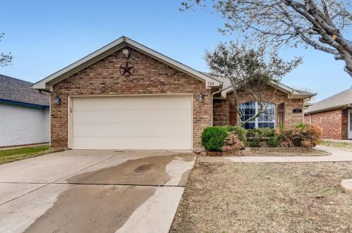 324 Memory Dr, Fort Worth, TX 76108-3843