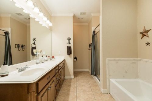 359 Westwood Rd, Angleton TX 77515-7468 exterior