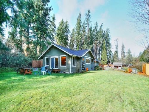 9425 204th St, Vashon, WA 98070-6100