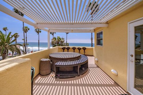 718 Pacific St, Oceanside, CA 92054-2139