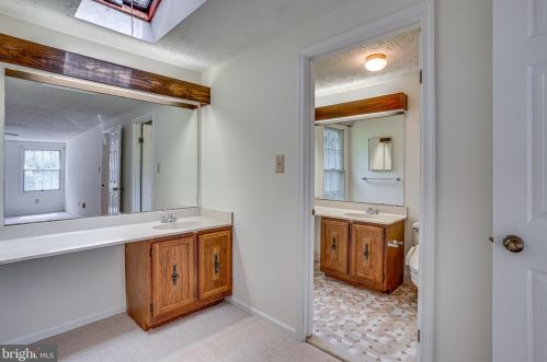 6315 Falling Brk Dr, Springfield VA  22015-4033 exterior