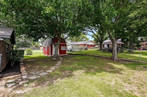 7029 Shauna Dr, Fort Worth TX  76180-7975 exterior