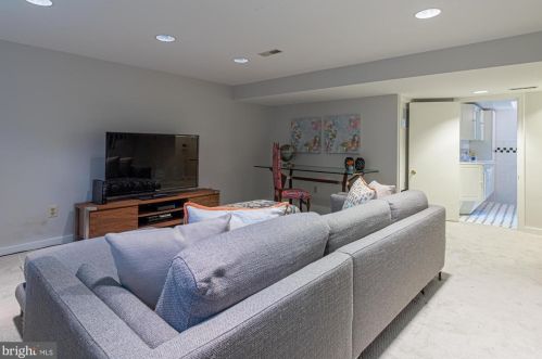 9301 Mintwood St, Silver Spring MD 20901-3523 exterior