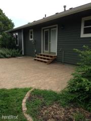 212 Bristol Dr, Lees Summit MO  64063-5102 exterior