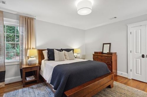 554 Mnr Rdg Dr, Atlanta GA  30305-3512 exterior