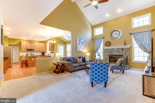 2906 Blue Holly Ln, Herndon, VA 20171-3853