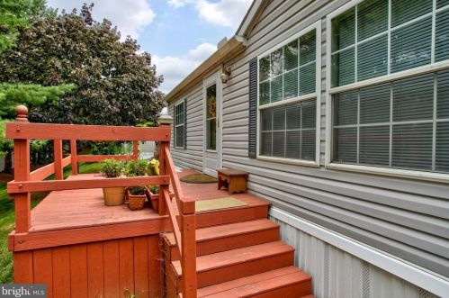 208 Bent Pine Ct, Lancaster PA  17603-2180 exterior