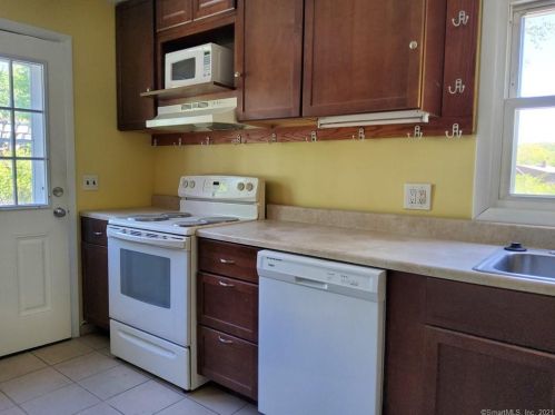 23 Sunrise Cir, Wallingford CT  06492-3253 exterior