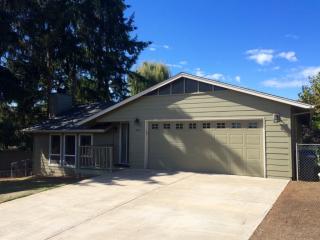 445 Jana Ave, Woodburn, OR 97071-5819