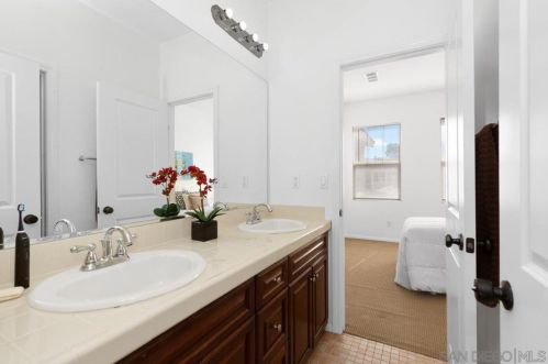 1718 Picket Fence Dr, Chula Vista CA  91915-1856 exterior