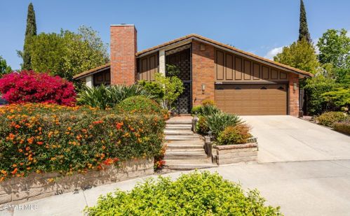 2896 Wanda Ave, Simi Valley, CA 93065-1528