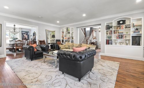 302 2nd Ave, Tinton Falls NJ  07712-6132 exterior