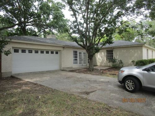 124 Maple St, Conroe TX  77301-1743 exterior