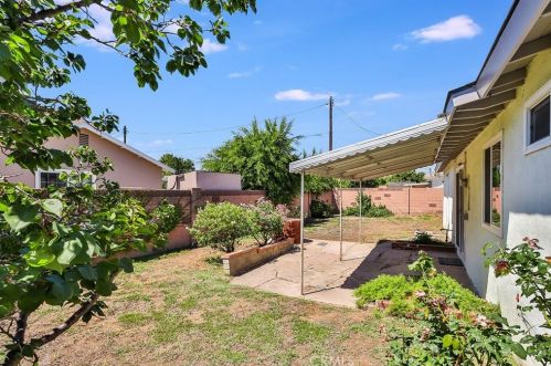 2491 Royal Ave, Simi Valley CA 93065-4765 exterior