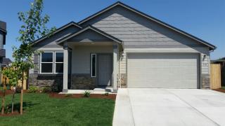 3358 Ford Dr, Medford, OR 97504