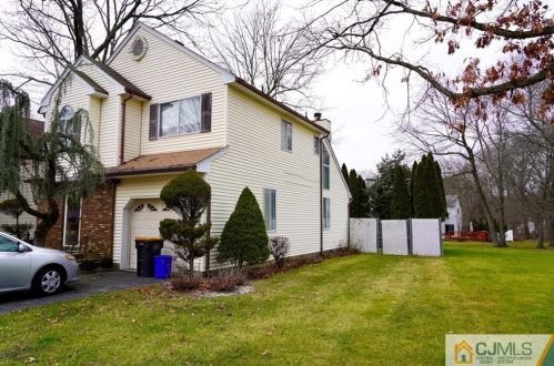 15 Avery Dr, Old Bridge, NJ 08857-3603