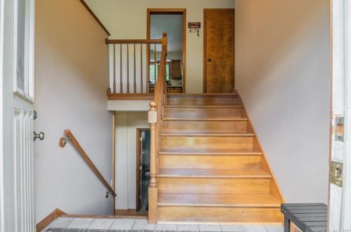 59 Morgan Farms Dr, Wapping, CT 06074-1372