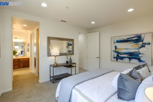 330 Belshaw Dr, Milpitas CA 95035-5472 exterior