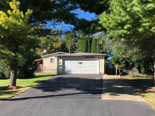 300 Castlewood Dr, Carpentersville, IL 60110-1408