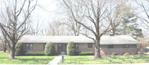 401 April Ave, Brownsville, IL 62821-1566