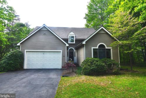 134 Lake Holiday Rd, Cross Junction, VA 22625-2408
