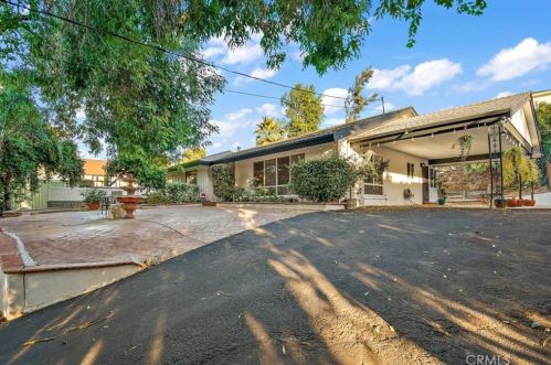 5064 Myrtle Ave, Riverside CA  92506-1423 exterior