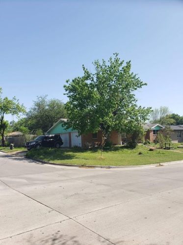 5736 Tourist Dr, Fort Worth, TX 76117-2842