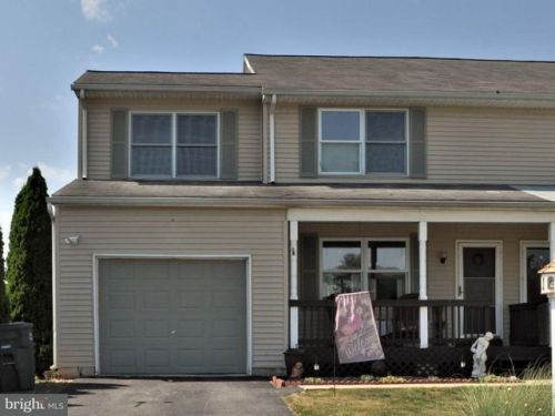 1684 Condor Ln, York, PA 17315-2775