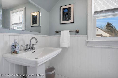 4 Marvin Rd, Middletown NJ 07748-2814 exterior