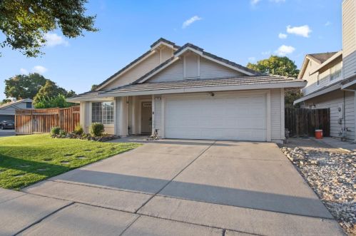 135 Alum Rock Ct, Tracy, CA 95376-1452