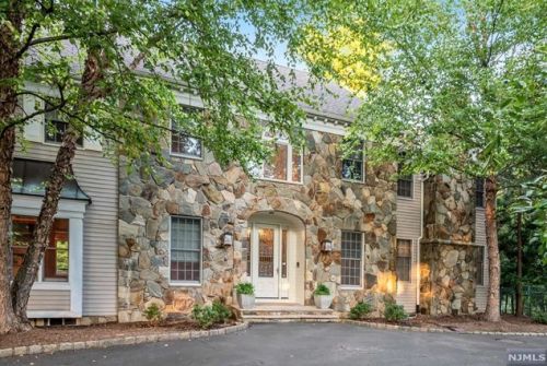 108 Fawnhill Rd, Upper Saddle River, NJ 07458-1517