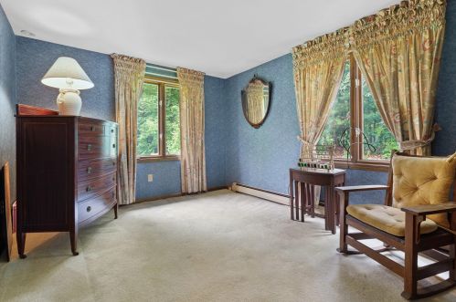 2 Fairway Dr, Hudson NH 03051-5206 exterior