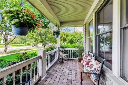 2133 Thistle Rd, Glenview, IL 60026-7781