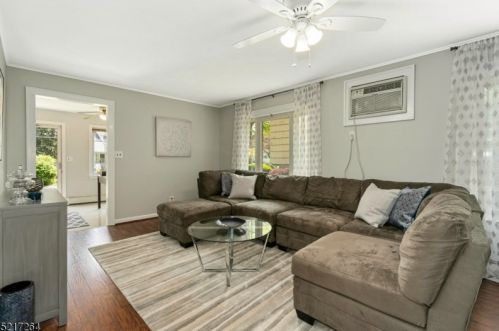33 Mendes St, Parsippany, NJ 07834-1215