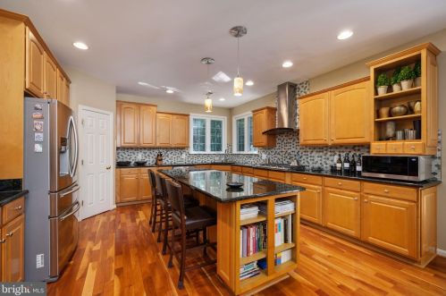 7148 Mercury Ave, Haymarket, VA 20169-2809