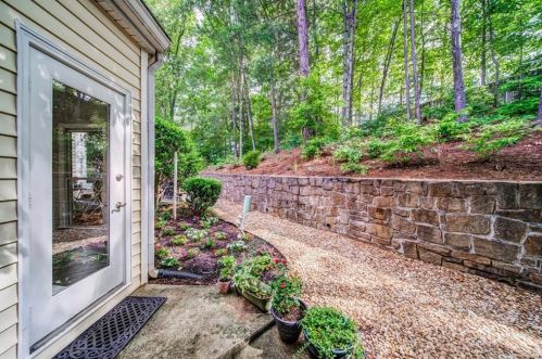 10 Frst Rdg Ct, Atlanta GA  30350-1802 exterior