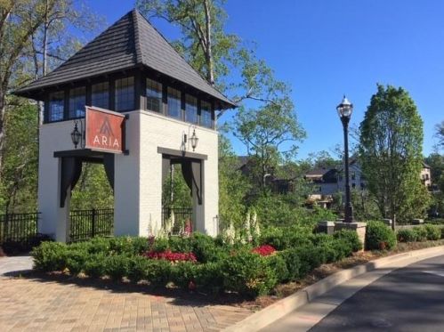 6623 Beacon Dr, Atlanta, GA 30328