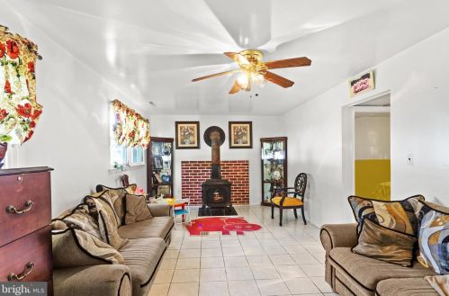 39 Lumar Rd, Trenton NJ 08648-3153 exterior