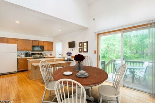 140 Wingate Dr, Hackettstown, NJ 07840-1664