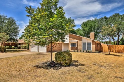 1829 Spruce Ln, Fort Worth, TX 76126-3909