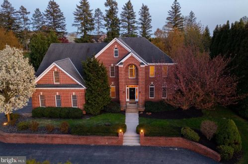 1625 Wyndham Dr, York, PA 17403-5927