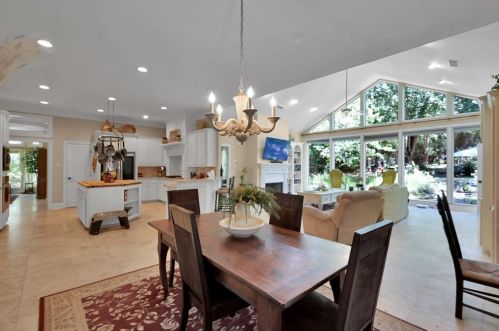 1 Lake Forest Ct, Conroe, TX 77384-3143