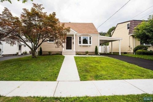 21 Hillside Dr, Paterson NJ  07508-2820 exterior